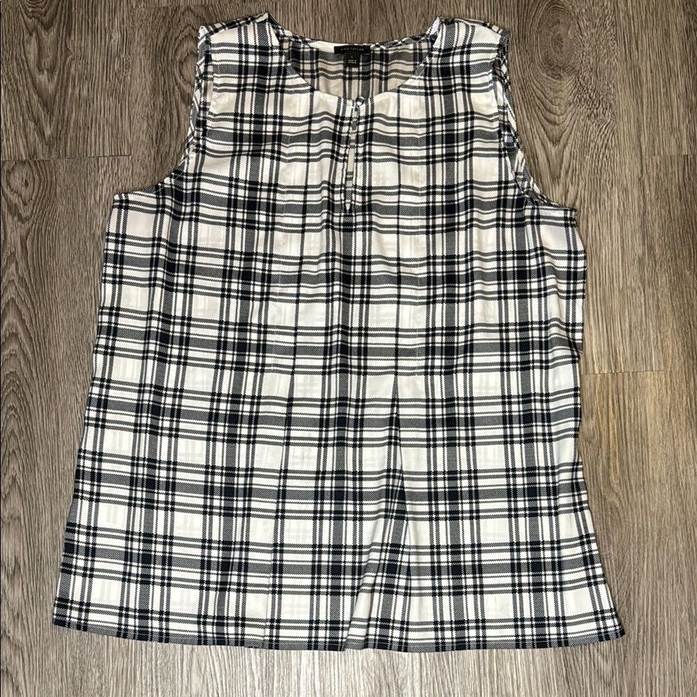 Ann Taylor black and white sleeveless tank top- size large